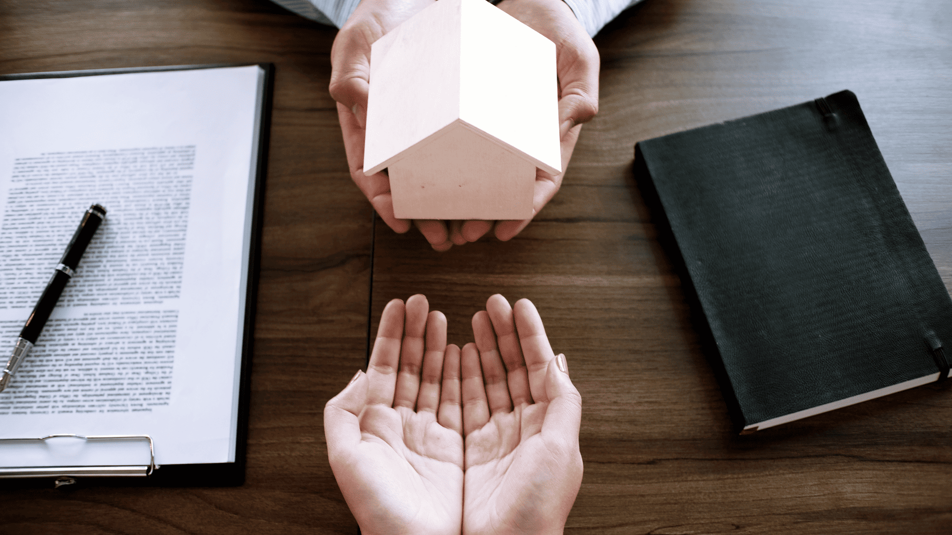 Imóveis em Leilão: Diferenças entre o Processo Judicial e Extrajudicial